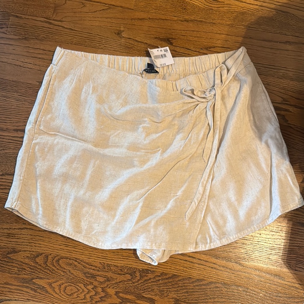 American Eagle Outfitters Cream Skort